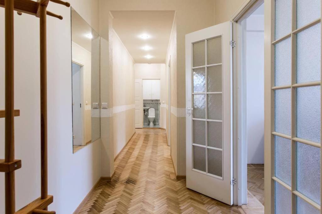Bright Apartment Near Bus Statioon Talin Exterior foto